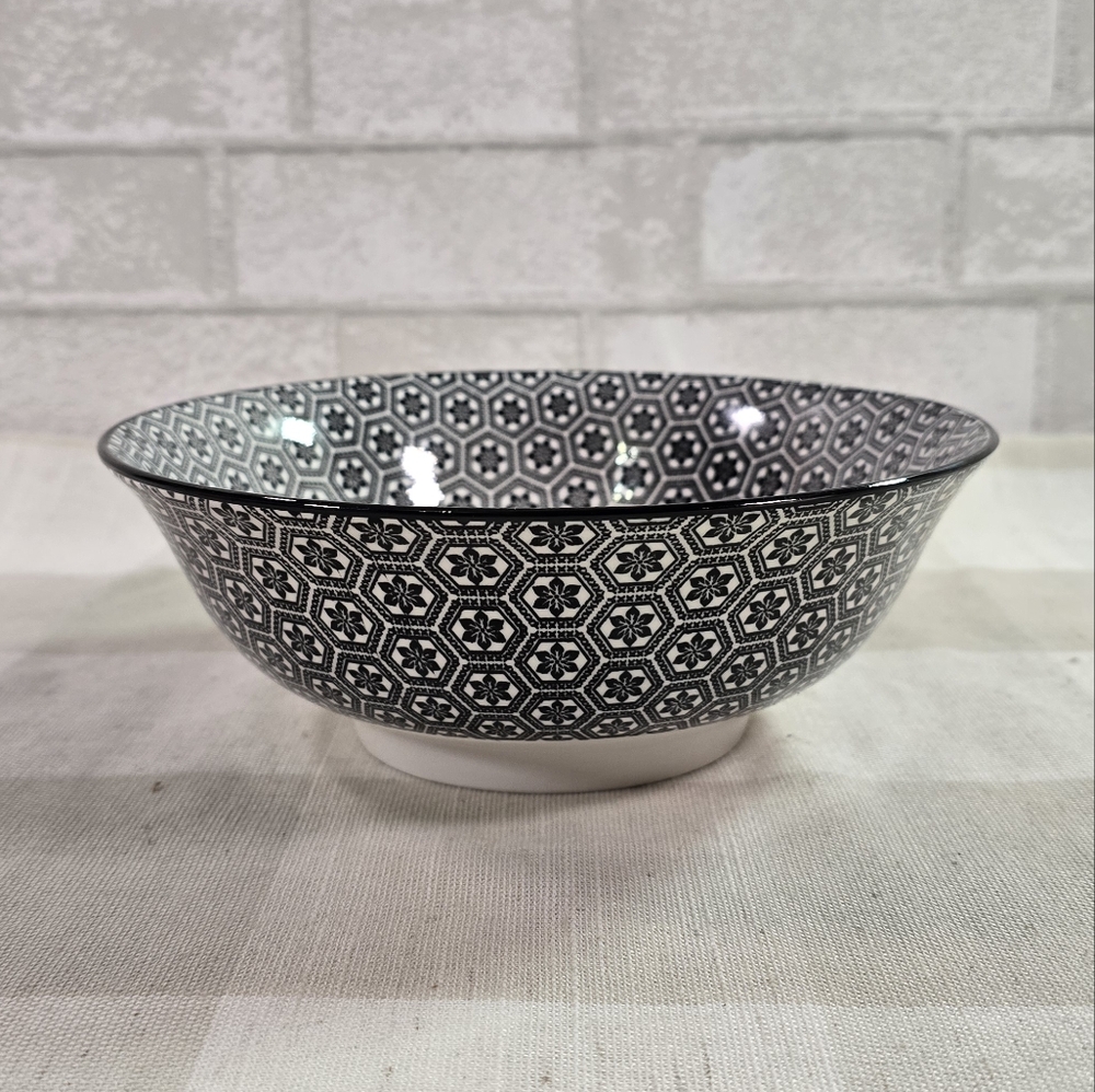 La Rochelle Porcelain Ceramic Serving Bowl Black & White Geometric Design 8.5"